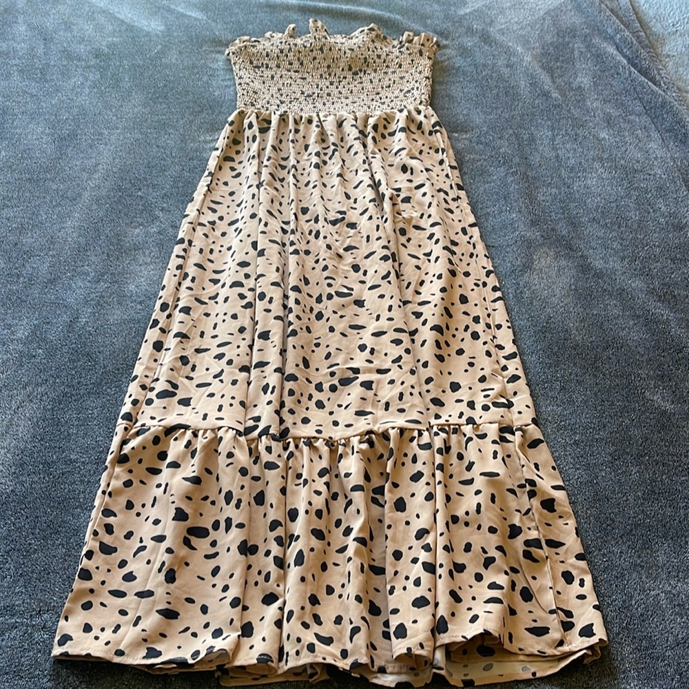 Women’s size 8/10 strapless summer dress